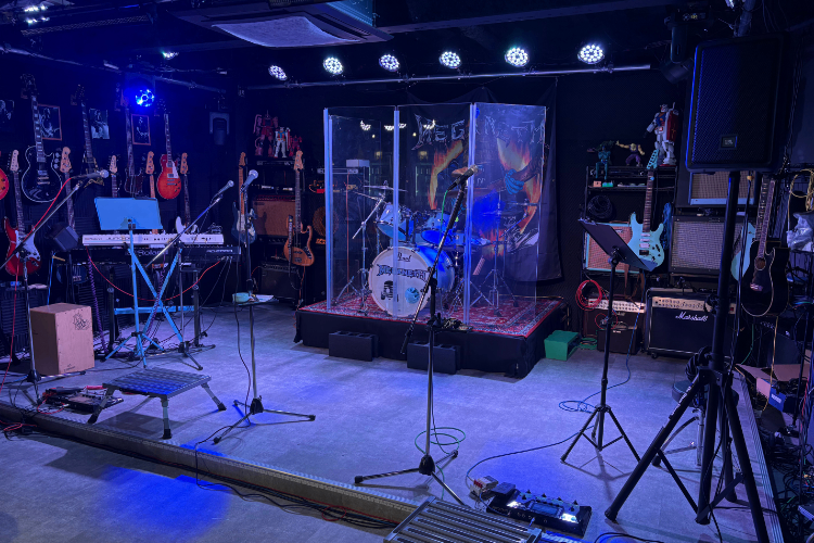 ライブハウス生演奏BarMEGANETH