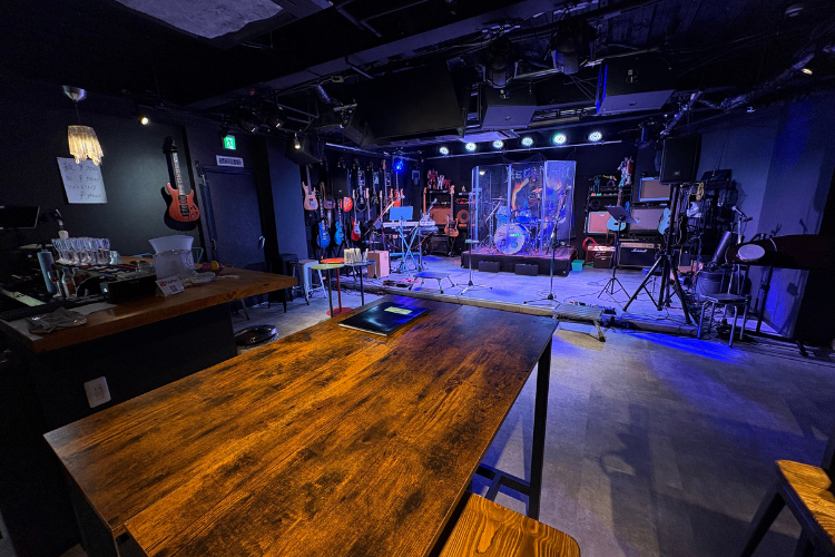 ライブハウス生演奏BarMEGANETH