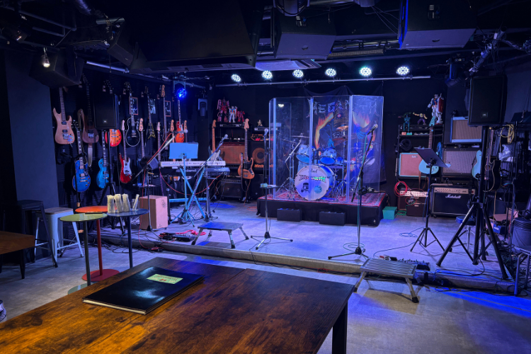 ライブハウス生演奏BarMEGANETH