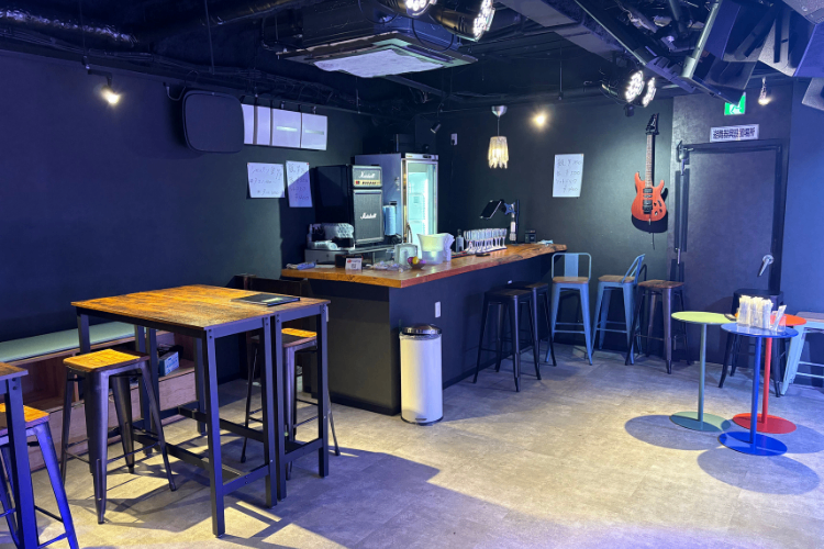 ライブハウス生演奏BarMEGANETH