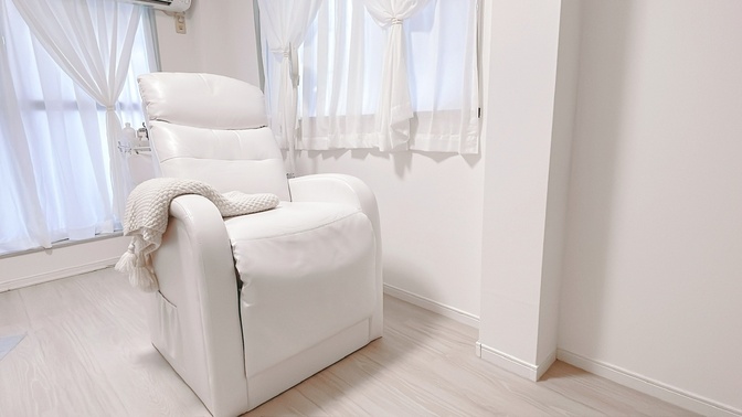 眉毛まつ毛サロン　エミュ