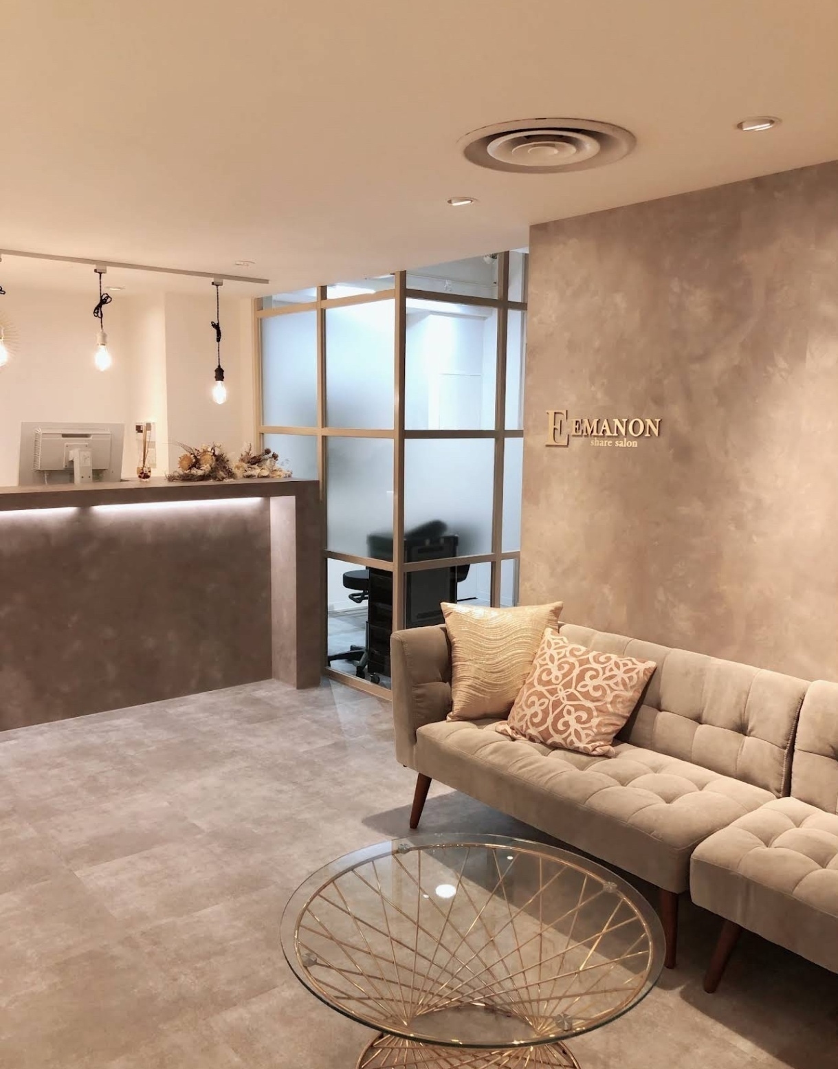 ショートボブ専門　EMANON新宿南口店