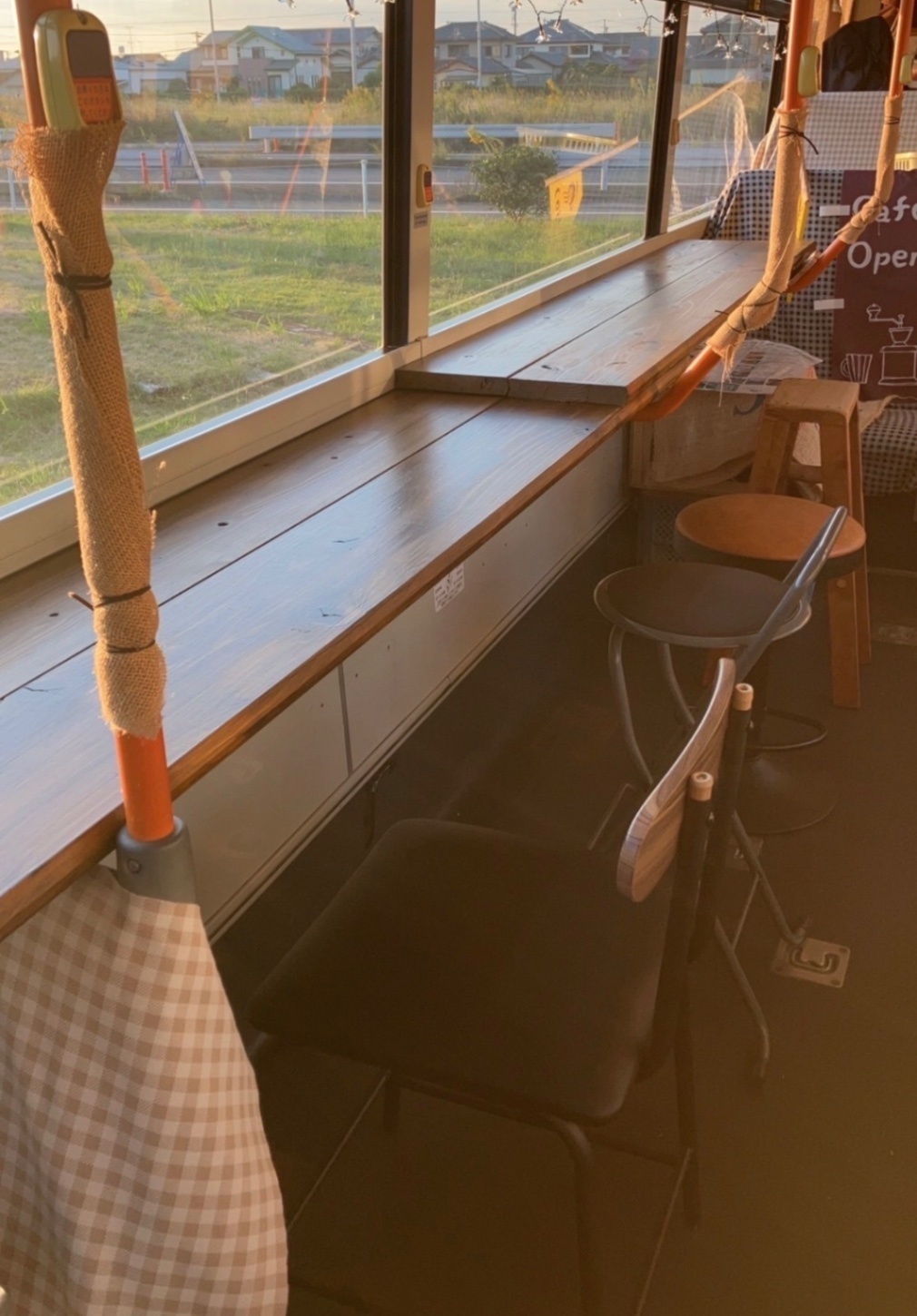 Local Bus cafe 吉田町川尻