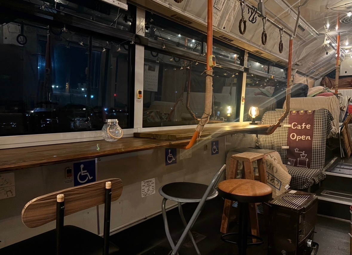 Local Bus cafe 吉田町川尻