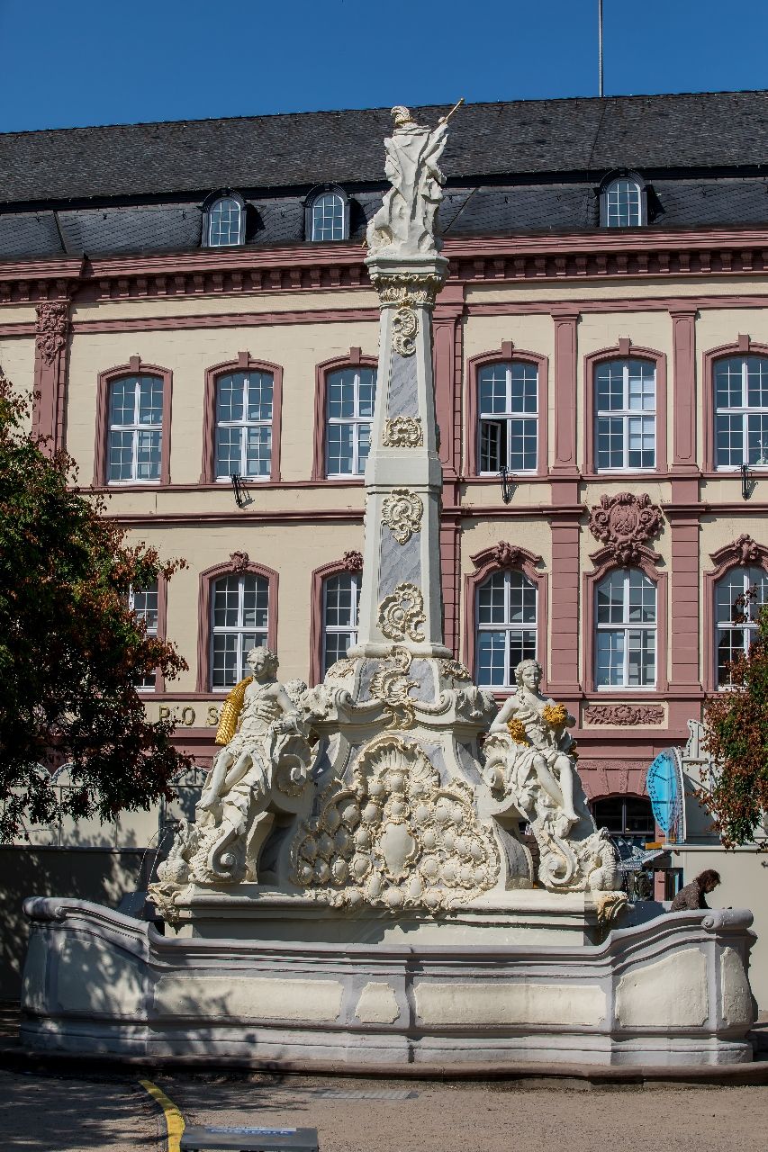 Sankt Georgsbrunnen - From Kornmarkt, Germany