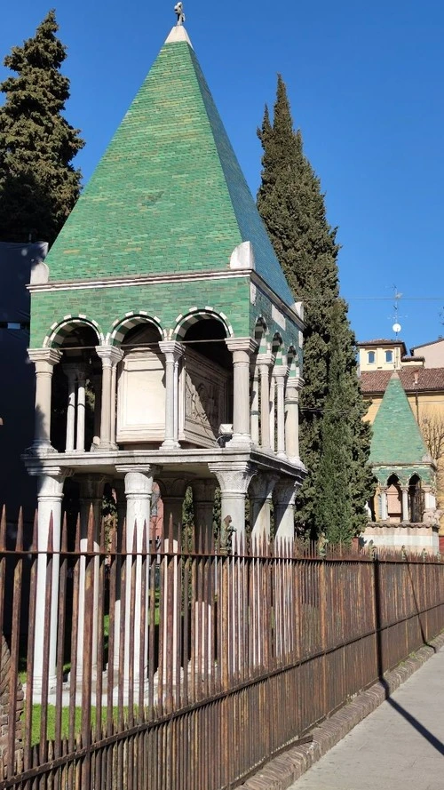 Tombe dei Glossari - S. Francesco - Desde Piazza Malpighi, Italy