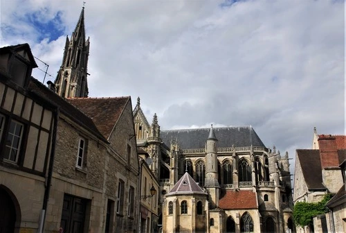 Cattedrale di Notre Dame - Från Place Saint Frambourg, France