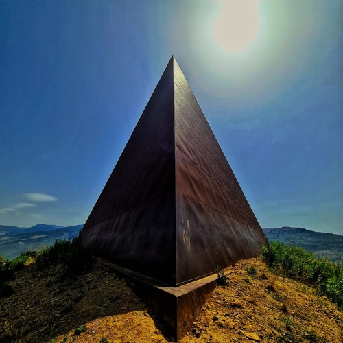 Fiumara d'Arte - Pyramid Parallel 38 - Italy