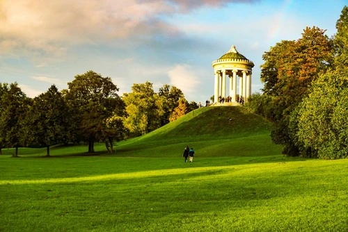 Monopteros im Englischen Garten - Desde Tempelbergstraße, Germany