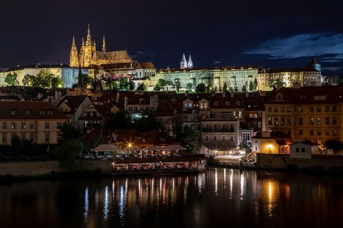 Night view from Karlův most bridge - Dari Karlsbrücke / Prag, Czechia