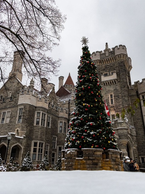 Casa Loma - Dari Austin Terrace, Canada