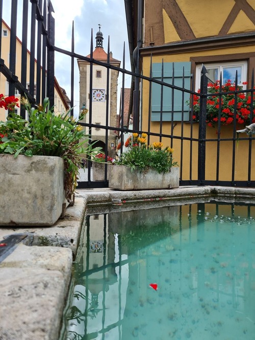 Brunnen mit Turm / Plönlein - Des de Schmiedgasse, Germany