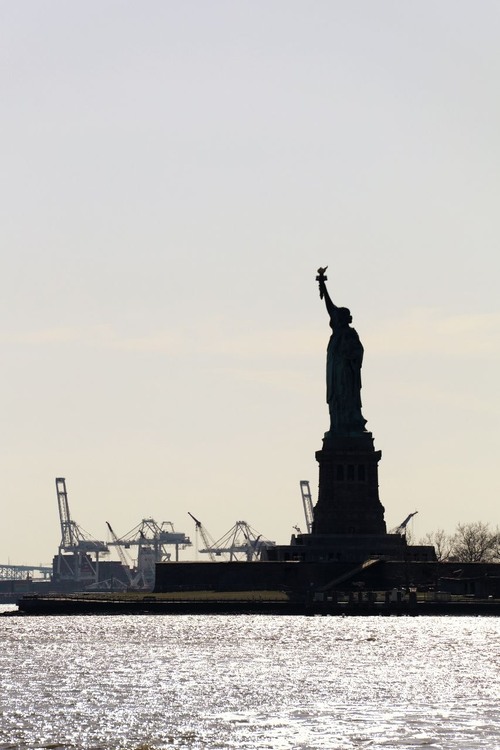 Statue of Liberty - East Side - Aus Ferry, United States