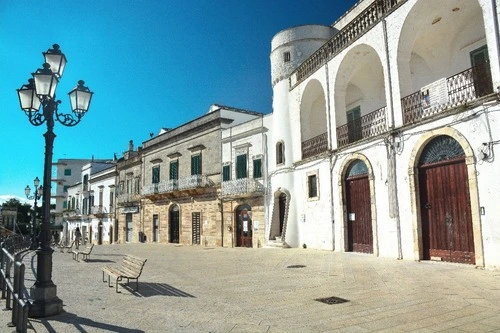 Via San Quirico - Tól től Torre Normanno Sveva XII-XIII secolo, Italy