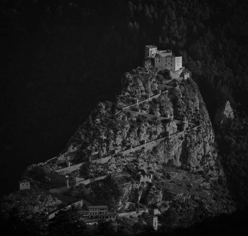 Entrevaux Castle - Dari Ravin du Gros Vallon, France