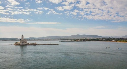 Isola della Bocca Lighthouse - から Ferry, Italy