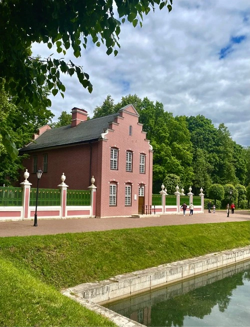 Dutch House - Desde Park Kuskovo, Russia