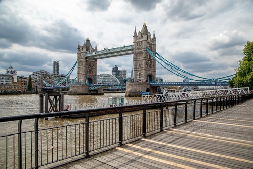 Tower Bridge - От The Timepiece Sundial, United Kingdom