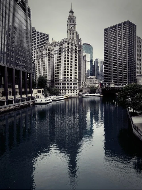 The Wrigley Building - Aus Wabash Bridge, United States