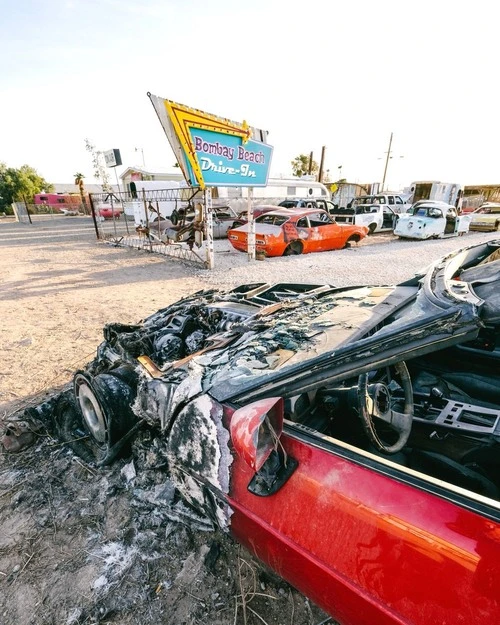 Bombay beach drive in theatre - Desde Avenue E, United States