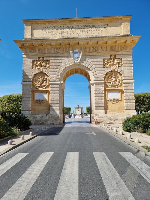 Arc de Triomphe & Promenade du Peyrou - から Rue Foch, France