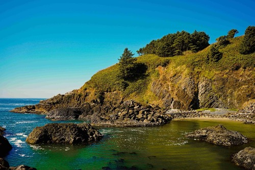 Quarry Cove - Desde Rock outcropping, United States