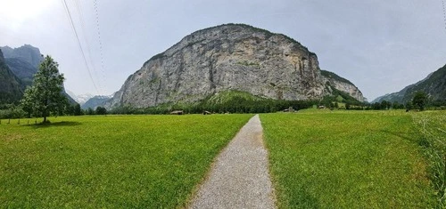 Schweizer Bergmassiv - Dari Wanderweg beim Trümmelbach, Switzerland