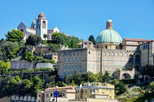 Chiesa dei SS. Pellegrino e Teresa - Duomo - 从 Porto di Ancona, Italy