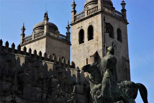 Porto Cathedral - از جانب Statue of Vímara Peres, Portugal