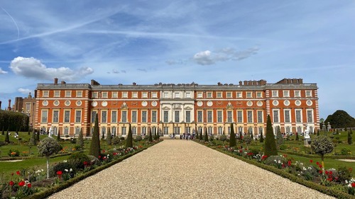 Hampton Court Palace - От Privy Garden, United Kingdom