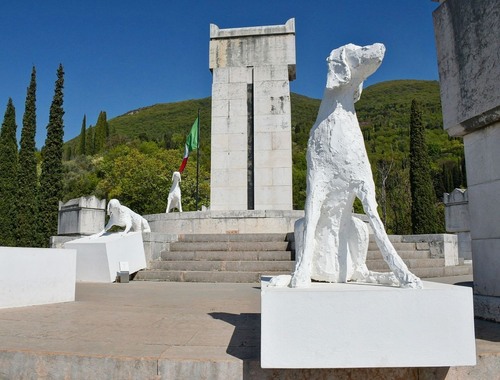 Mausoleo di Gabriele d'Annunzio - 从 Vittoriale degli Italiani, Italy