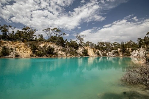 Little Blue Lake - から Lakeshore (North), Australia