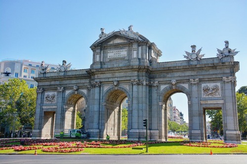 Puerta de Alcalá - Desde West, Spain