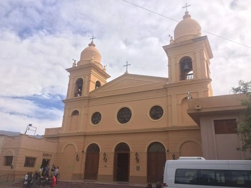 Catedral de Cafayate - Desde Plaza Central, Argentina