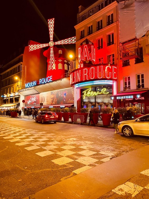 Moulin Rouge - 从 Place Blanche, France