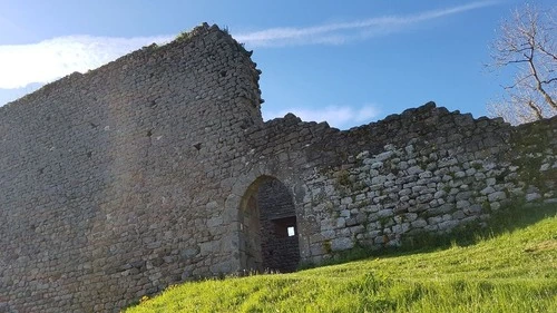 Ruins of Donjon de Rochefort - Frá Entrance, France