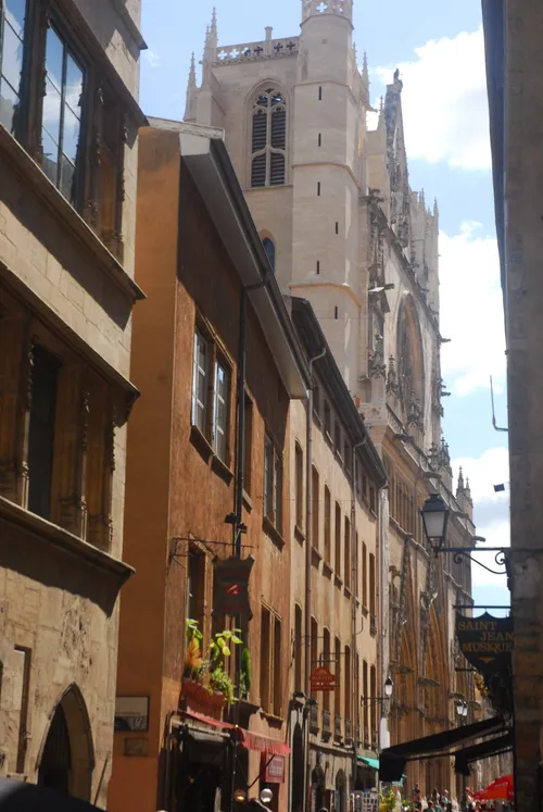 Saint-Jean-Baptiste Cathedral - 에서 Rue Saint-Jean, France