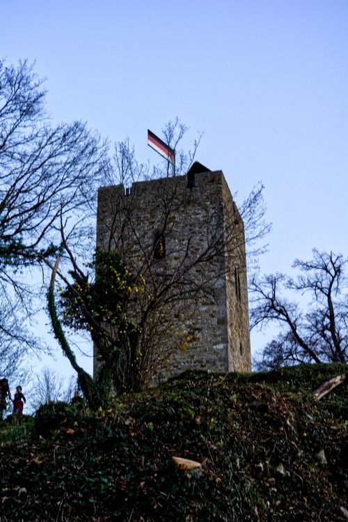 Burgruine Achalm - 从 Auf der Achalm, Germany