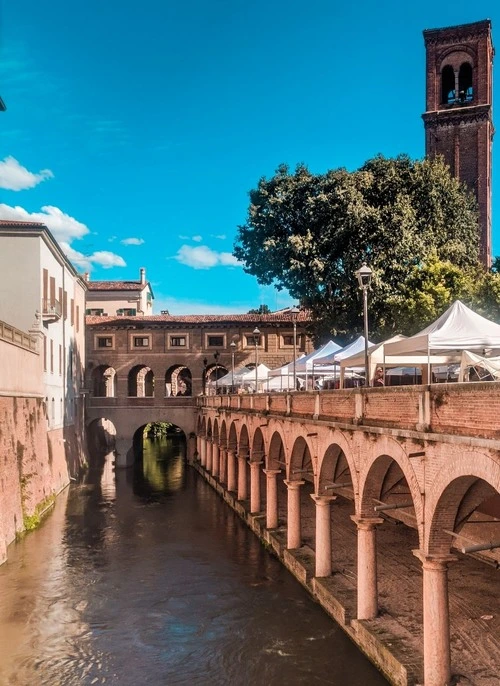 Mercato Contadino del Lungorio - Aus Piazza Martiri di Belfiore, Italy