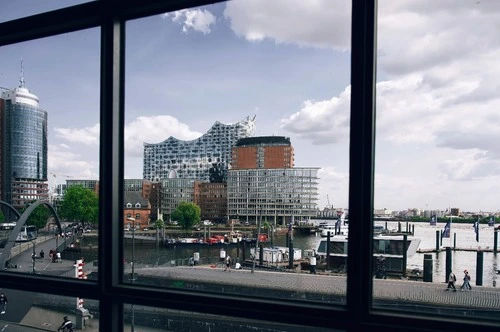 Elbphilharmonie - Desde U Bahn Station Baumwall, Germany