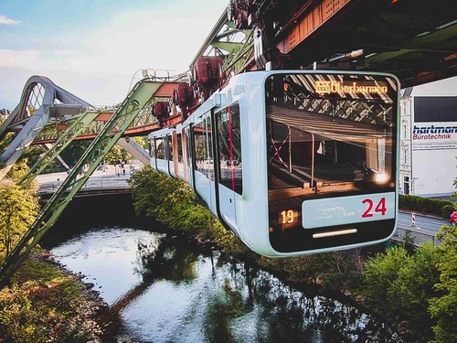Schwebebahn Wuppertal - Des de Haltestelle Ohligsmühle, Germany