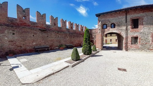 Abbazia dei Santi Nazario e Celso - Desde Entrance, Italy
