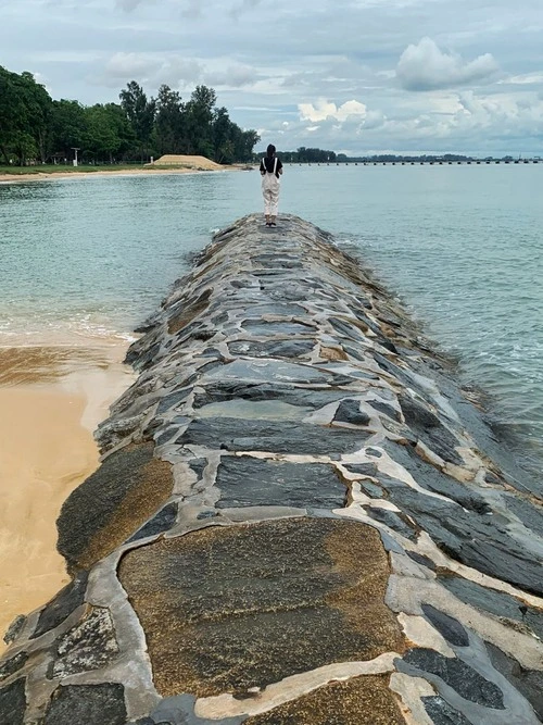 Wave breaker - Desde East Coast Beach, Singapore