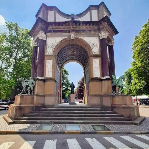 Monumental Arch to the Artillery Force - Italy