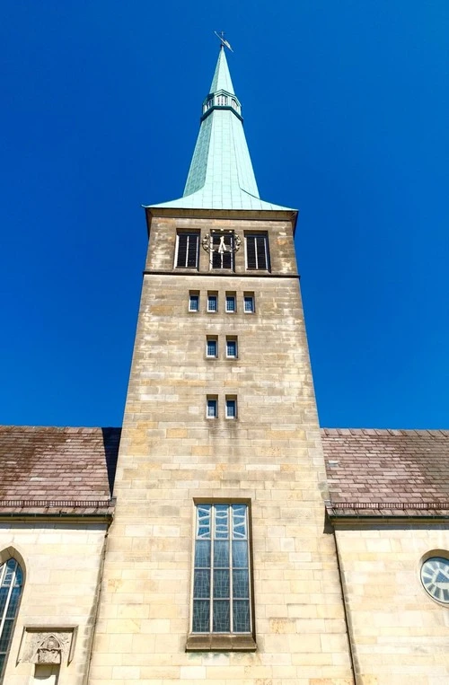 St. Nicolai Church - Desde Front, Germany