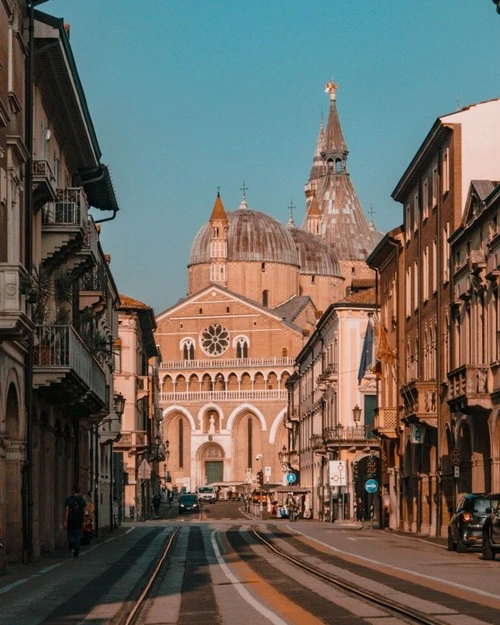 Basilica di Sant'Antonio di Padova - Desde Prato della Valle, Italy