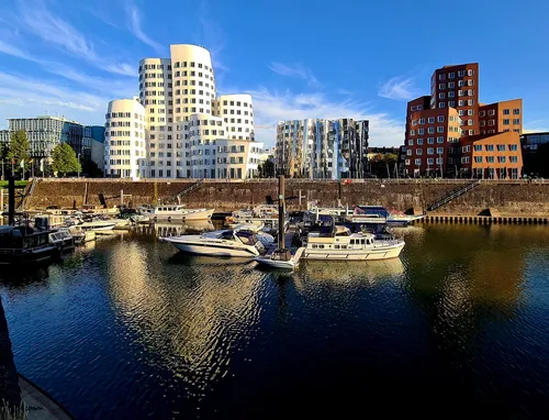 Neuer Zollhof - Från Marina Duesseldorf, Germany