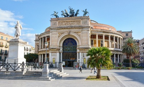 Teatro Politeama Garibaldi - から Piazza Ruggero Settimo, Italy