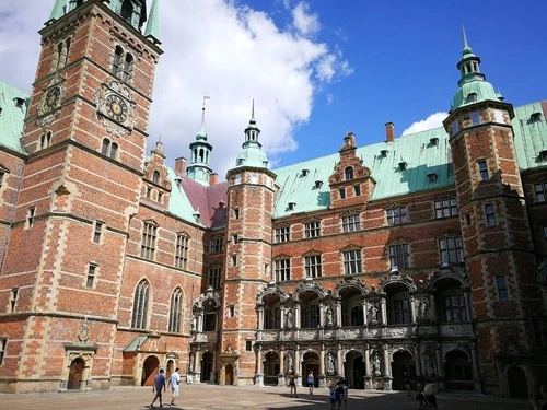 Frederiksborg Slot - Aus Square, Denmark