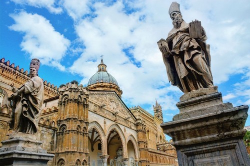 Cattedrale di Palermo - Dari Square Entrance, Italy